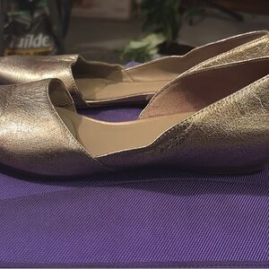 Elegant Gold Women's Flats
